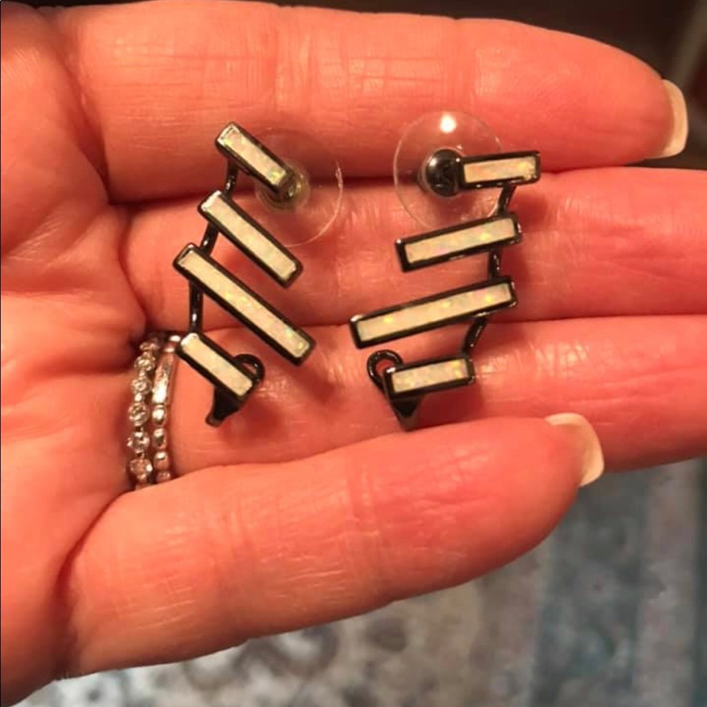 Kendra Scott Dawson climbers
